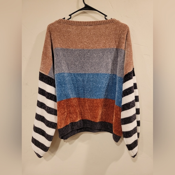 Beatle Juice Sweater - Picture 3 of 3